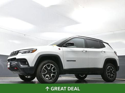 Used 2025 Jeep Compass Trailhawk AWD/4WD image 54