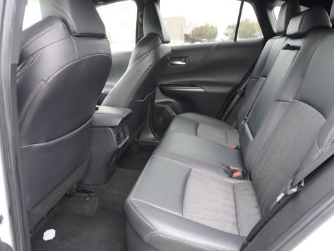 Used 2021 Toyota Venza XLE w/ Carpet Mat Package (TMS) image 14