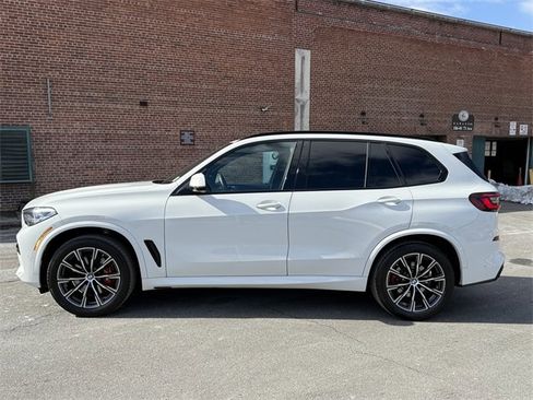 Used 2023 BMW X5 xDrive40i w/ M Sport Package image 3