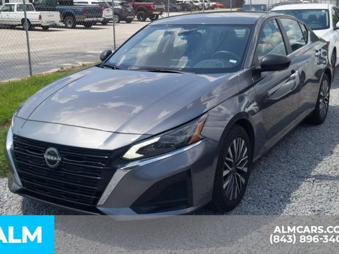 Used 2024 Nissan Altima 2.5 SV FWD image 23