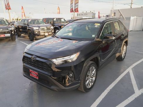 Certified 2022 Toyota RAV4 XLE Premium image 4