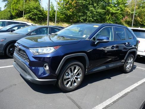 Used 2020 Toyota RAV4 XLE Premium FWD image 8