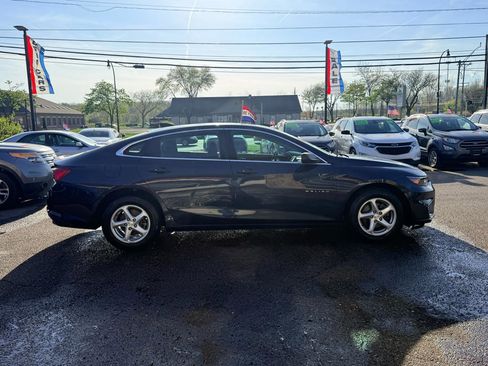 Used 2017 Chevrolet Malibu LS w/ LPO, Convenience Package 2 FWD image 8