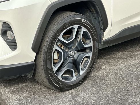 Used 2019 Toyota RAV4 Limited image 30