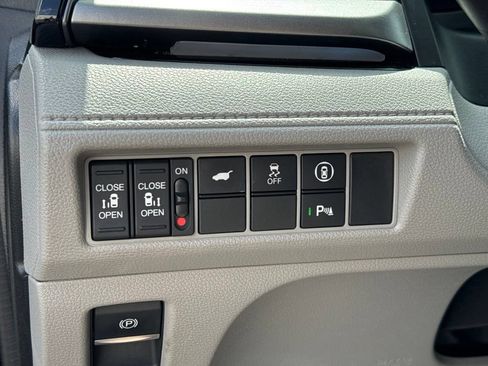 Used 2023 Honda Odyssey Touring image 18