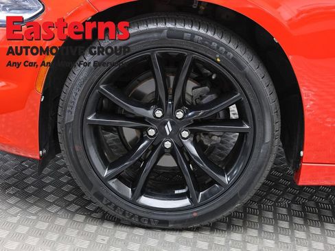 Used 2018 Dodge Charger SXT w/ Blacktop Package RWD image 31