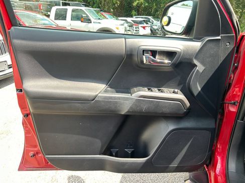 Used 2018 Toyota Tacoma TRD Sport RWD image 9