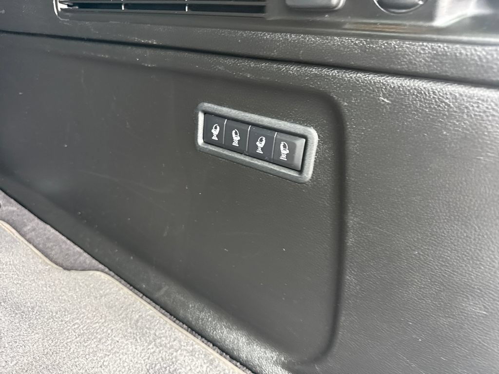 Used 2024 Jeep Wagoneer L Series II w/ Flexible Seating Group AWD/4WD image 13