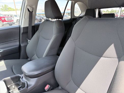 Used 2023 Toyota RAV4 LE AWD/4WD image 7