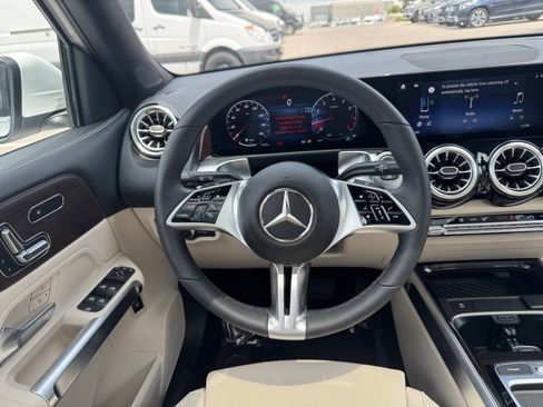 Used 2026 Mercedes-Benz GLB 250 4MATIC image 18