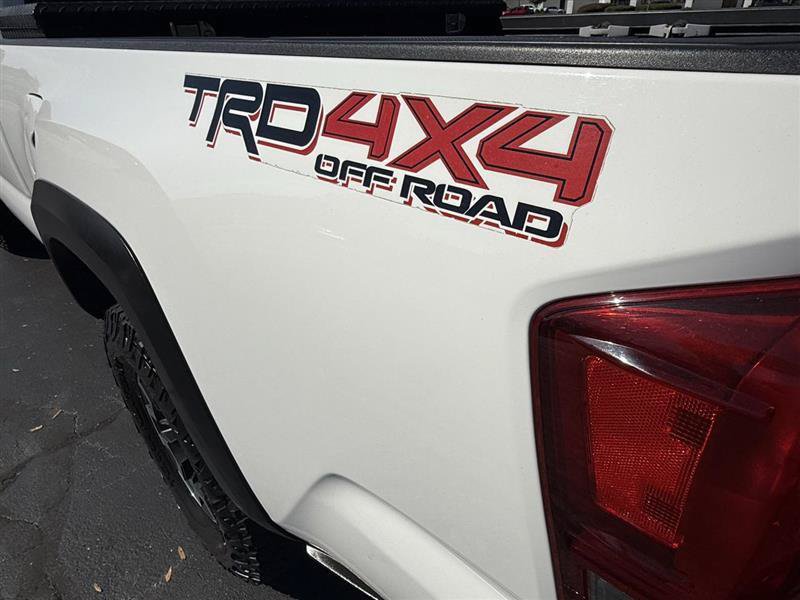 Used 2017 Toyota Tacoma TRD Off-Road w/ Tow Package AWD/4WD image 3