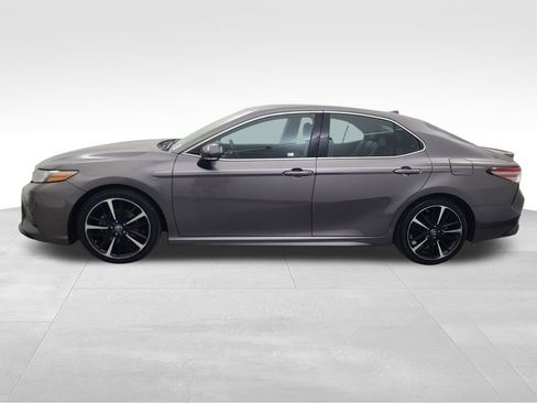 Used 2018 Toyota Camry XSE image 8