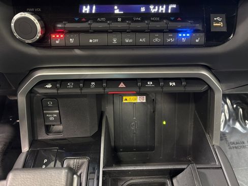 Used 2022 Toyota Tundra Platinum image 24