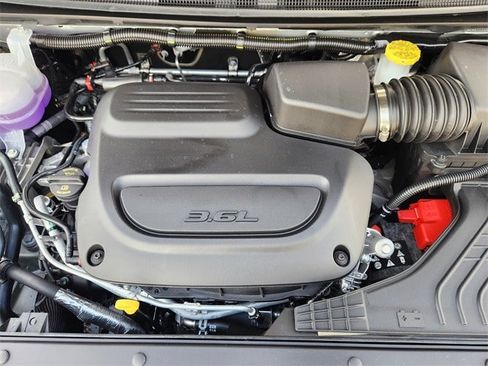 New 2026 Chrysler Pacifica Select image 24