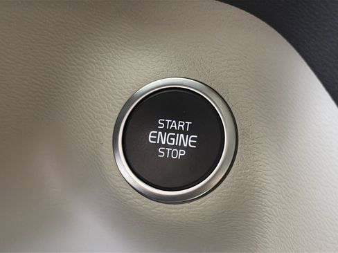 Used 2022 Volvo XC40 T5 Inscription image 23