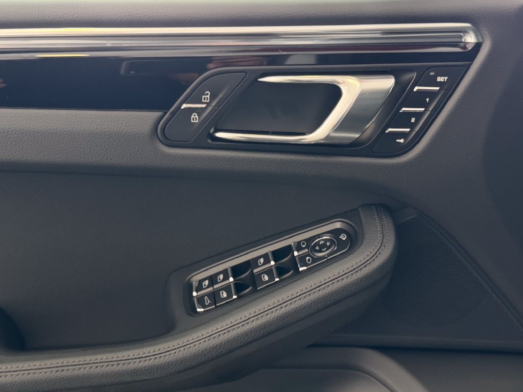 Certified 2026 Porsche Macan AWD/4WD image 14