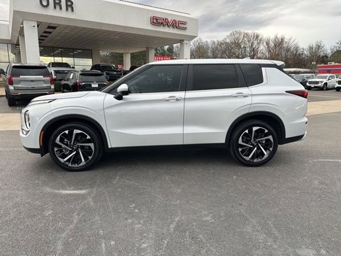 Used 2024 Mitsubishi Outlander SE image 8