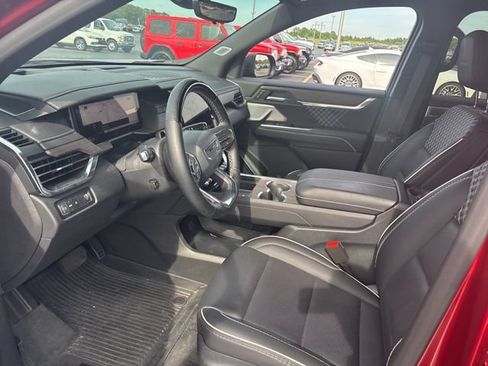 Used 2025 GMC Acadia Denali w/ Super Cruise Package FWD image 14