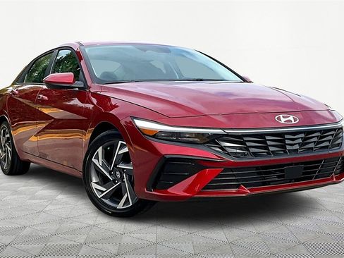 Certified 2025 Hyundai Elantra SEL image 12