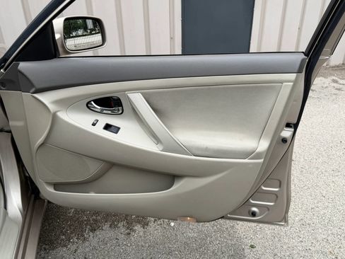 Used 2007 Toyota Camry LE FWD image 18