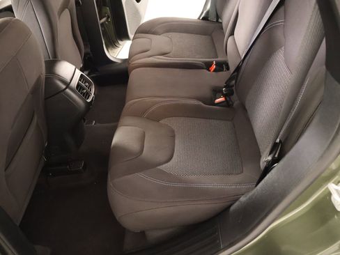 Used 2020 Jeep Cherokee Latitude FWD image 11