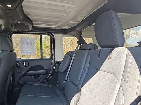 Used 2025 Jeep Wrangler Unlimited Sahara w/ Safety Group image 13