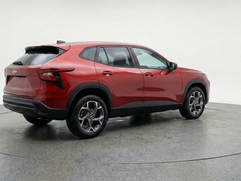 Used 2025 Chevrolet Trax LT FWD image 9