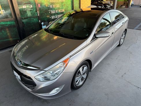 Used 2012 Hyundai Sonata Hybrid w/ Ultimate Pkg image 2