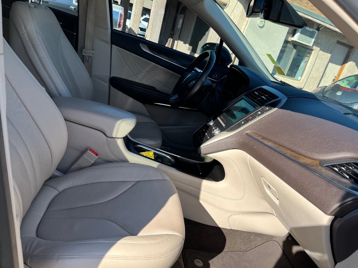 Used 2019 Lincoln MKC Reserve w/ MKC Technology Package FWD image 17
