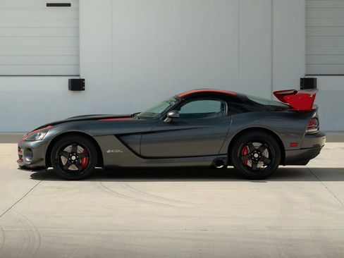 Used 2009 Dodge Viper ACR RWD image 5