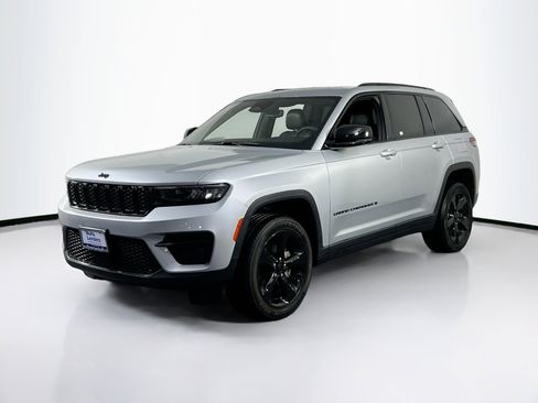 Used 2023 Jeep Grand Cherokee Altitude AWD/4WD image 1