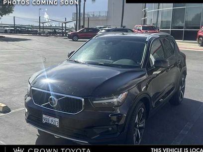 Used 2022 Volvo XC40 T5 Momentum w/ Premium Package