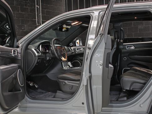 Used 2020 Jeep Grand Cherokee SRT AWD/4WD image 32