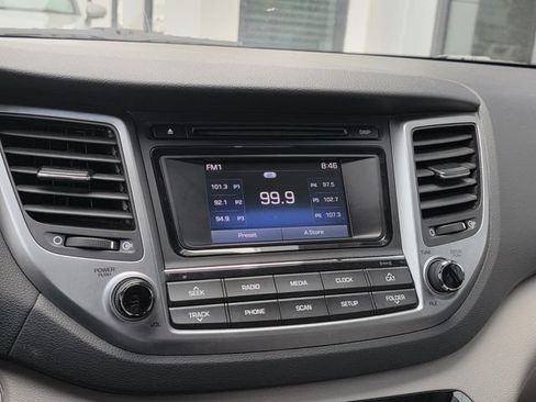 Used 2017 Hyundai Tucson Sport FWD image 14