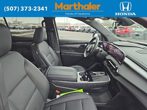 Used 2025 Buick Enclave Preferred image 19