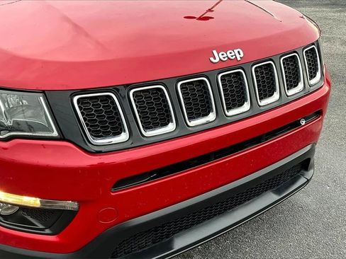 Used 2017 Jeep Compass Latitude w/ Popular Equipment Group image 28