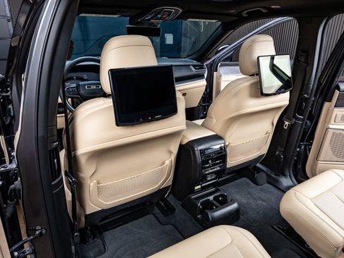 Used 2023 Jeep Grand Cherokee L Limited w/ Luxury Tech Group II image 33