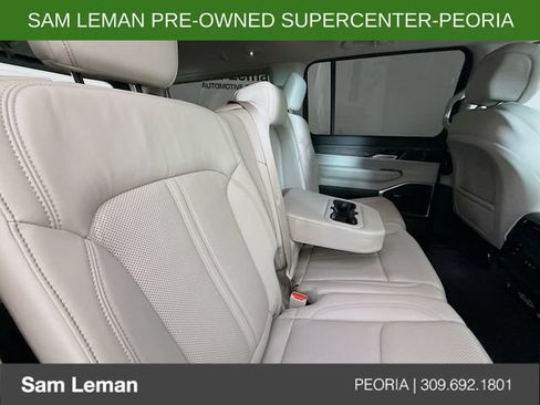 Used 2022 Jeep Wagoneer Series III AWD/4WD image 28