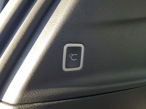 New 2026 Chrysler Pacifica Limited w/ S Appearance Package image 8