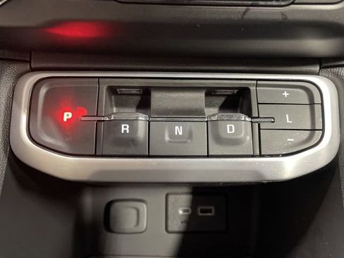 Used 2023 GMC Acadia SLE w/ Driver Convenience Package image 20