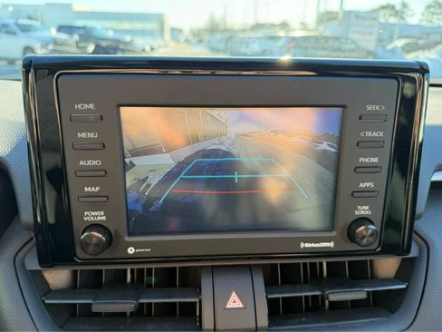 Used 2021 Toyota RAV4 XLE w/ Convenience Package image 18