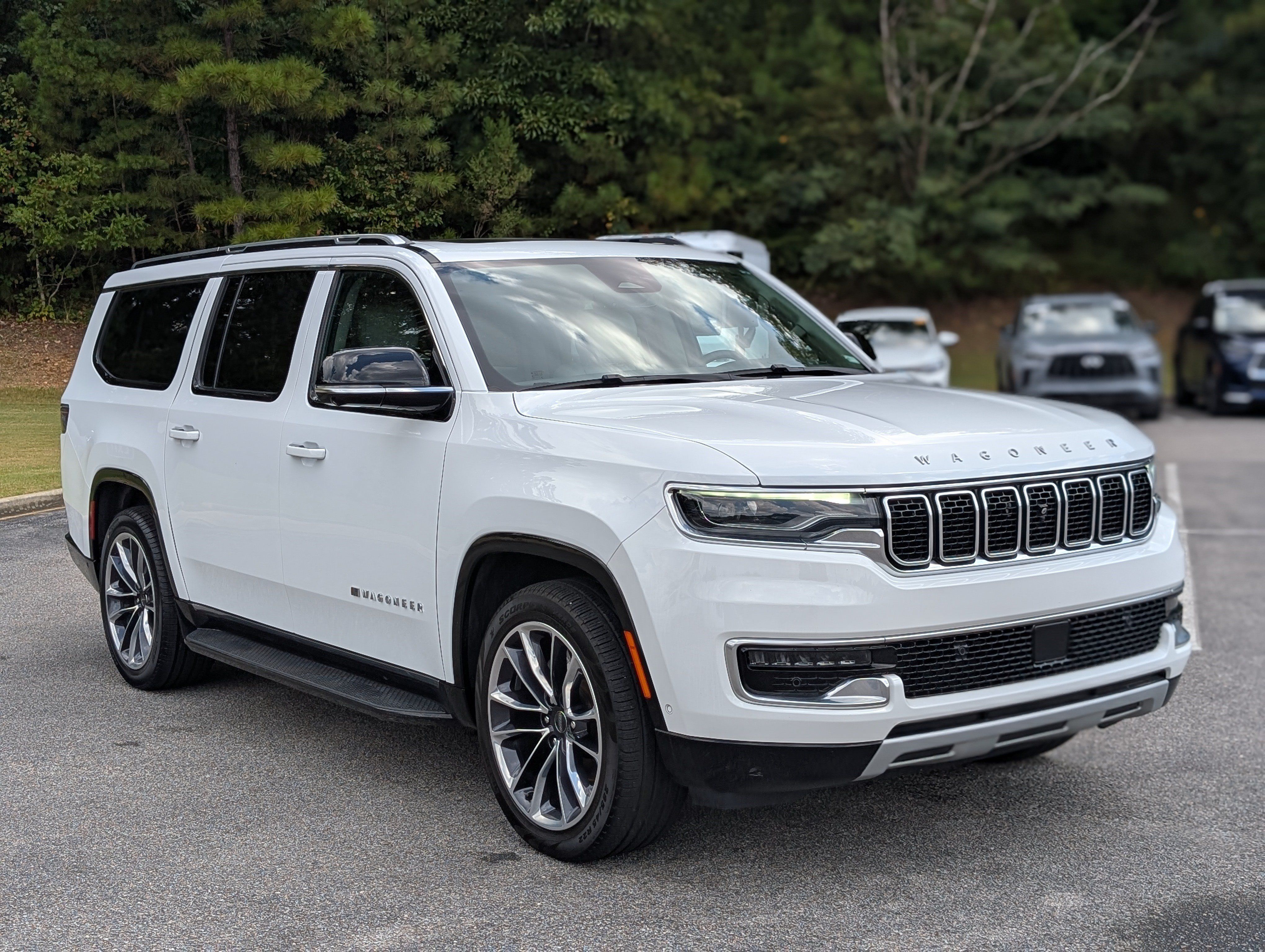 Used 2024 Jeep Wagoneer L Series II w/ Convenience Group I AWD/4WD image 11