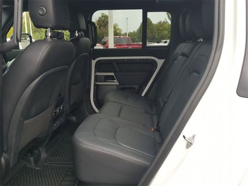 Used 2024 Land Rover Defender 110 S image 15