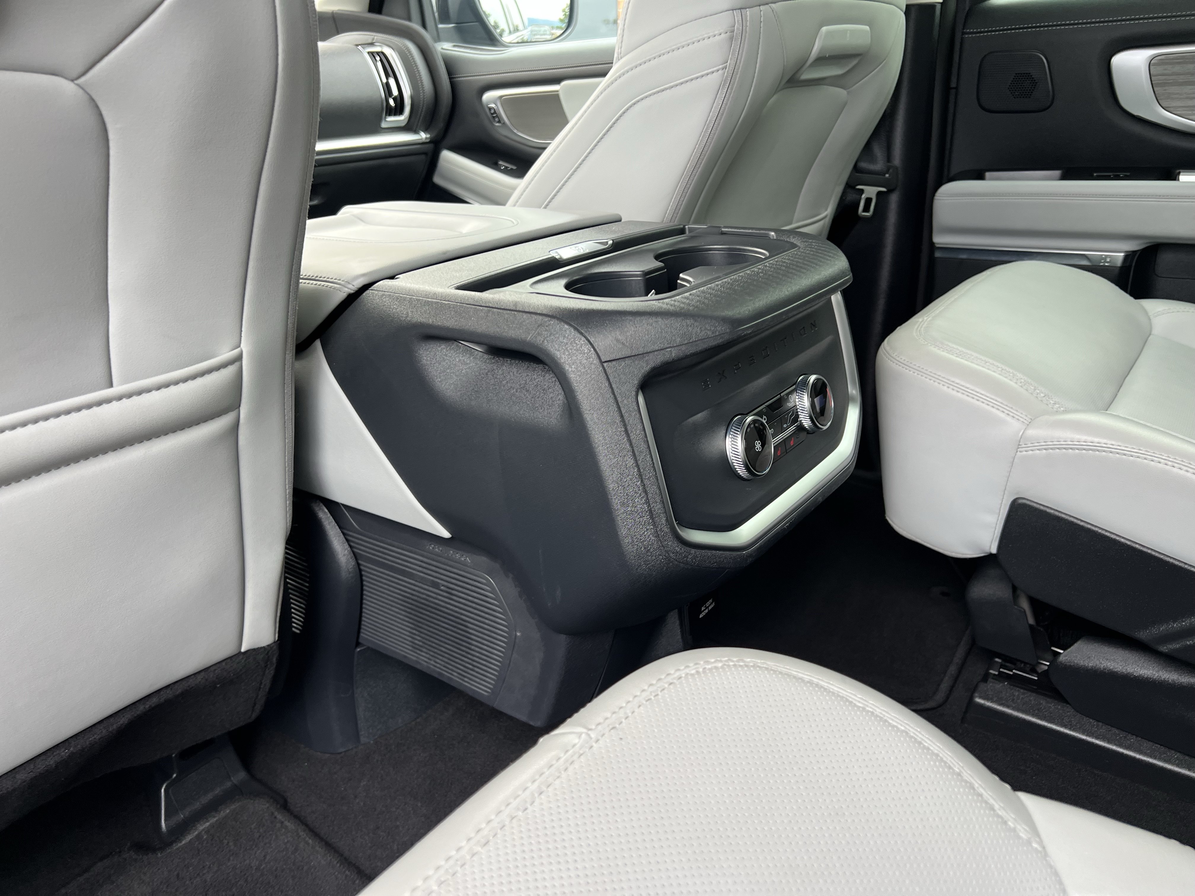 Used 2025 Ford Expedition Platinum w/ Driver's Package AWD/4WD image 57