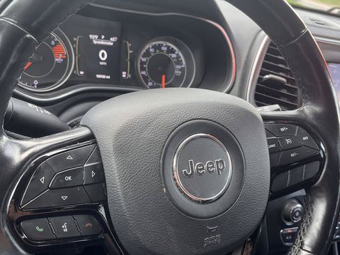 Used 2020 Jeep Cherokee Latitude Plus AWD/4WD image 17