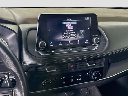 Used 2023 Nissan Rogue S image 18