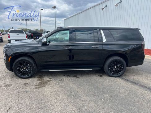 New 2026 Chevrolet Suburban Premier AWD/4WD image 2