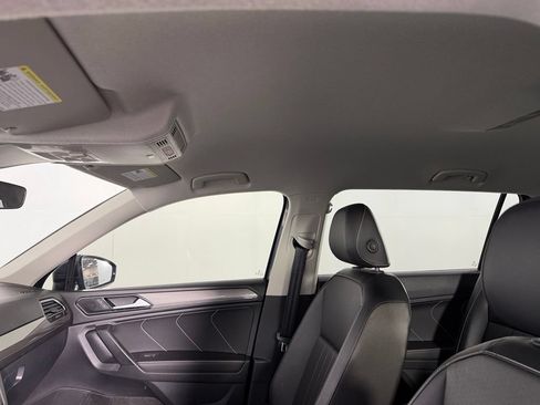 Used 2024 Volkswagen Tiguan SE FWD image 17