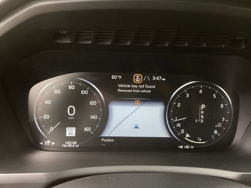 Used 2016 Volvo XC90 T6 Momentum w/ Momentum Plus Package image 11