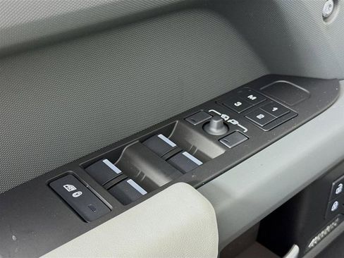 New 2026 Land Rover Defender 110 X-Dynamic SE image 19